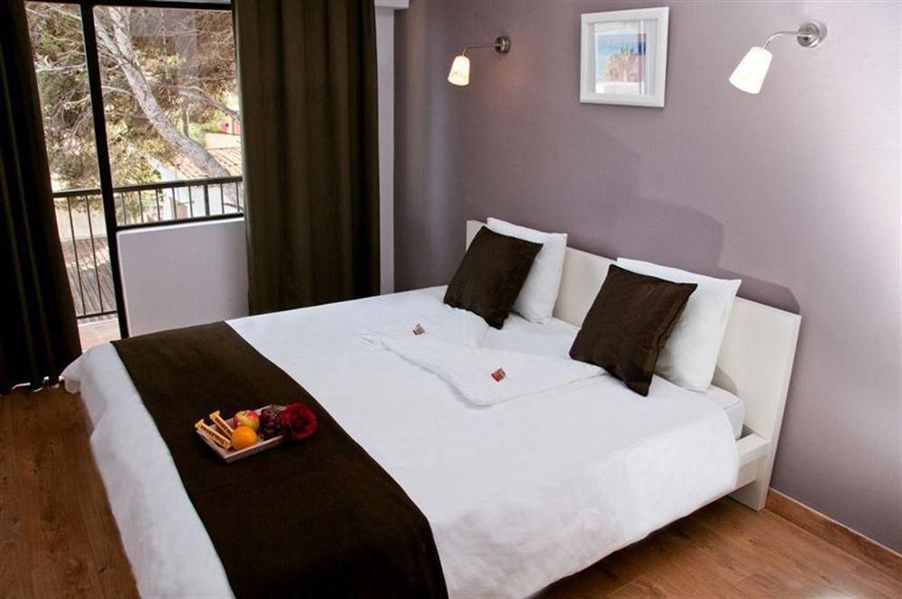 SEVEN Hostal