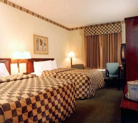 Hampton Inn & Suites at Colonial TownPark