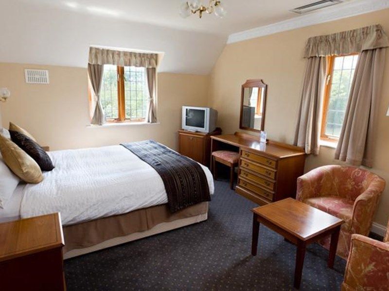 The Pear Tree Inn & Country Hotel