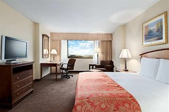 DoubleTree by Hilton Hotel Houston Hobby Airport