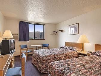 Super 8 By Wyndham Omaha West L St Ne