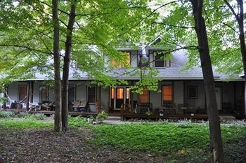 Inn the Woods Ruby Minisee