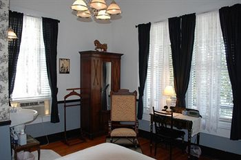 Lost Bayou Guesthouse