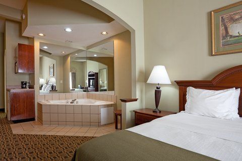 Holiday Inn Express Hotel & Suites Albemarle