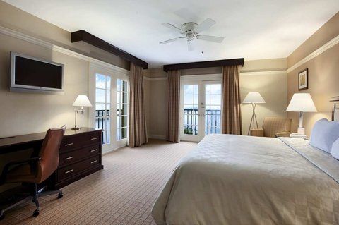 DoubleTree by Hilton New Bern - Riverfront