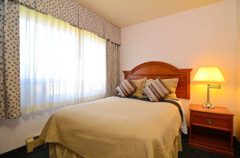 Red Arrow Inn & Suites