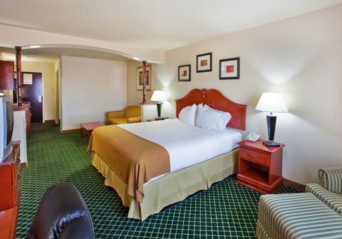 Holiday Inn Express Hotel & Suites Hinesville, an IHG Hotel