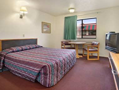 Super 8 by Wyndham Blackwell