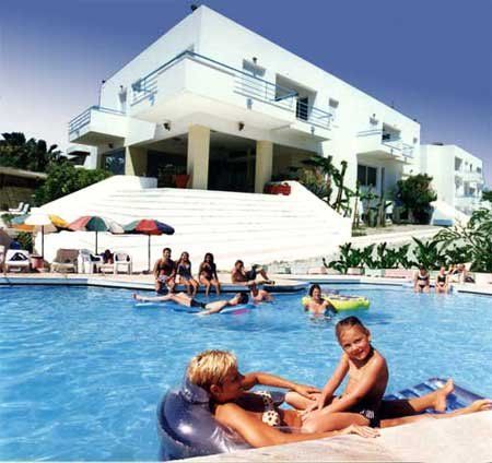 Leonidas Hotel & Studios