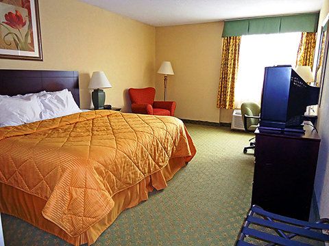 Holiday Inn Express & Suites Wapakoneta, an IHG Hotel