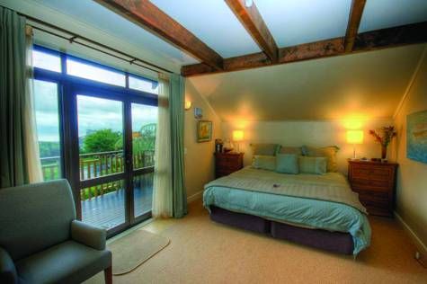 THE HEIGHTS B&B