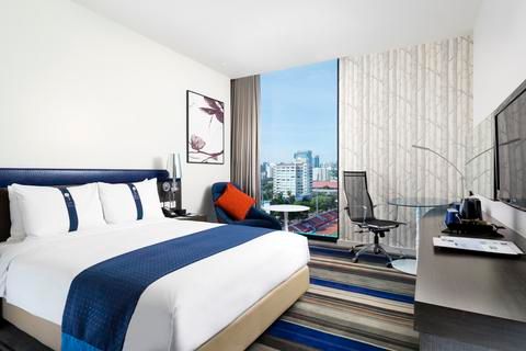 Holiday Inn Express & Suites Anaheim Resort Area, an IHG Hotel