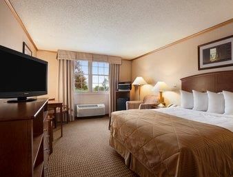 Ramada by Wyndham Williamsburg and Wasserbahn Waterpark