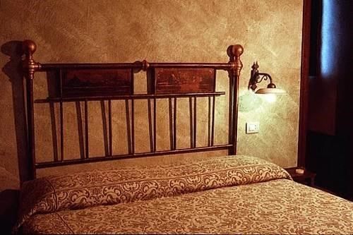Robur Marsorum Albergo Diffuso