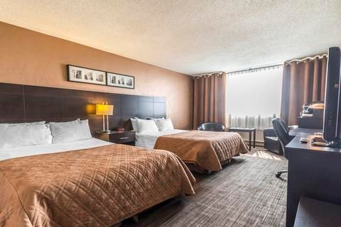 Travelodge by Wyndham Quebec City Hotel & Convention Centre