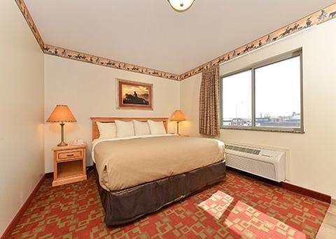 Econo Lodge Inn & Suites