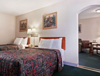 Days Inn & Suites by Wyndham Terre Haute