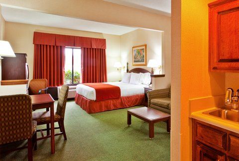Holiday Inn Express & Suites Paducah West, an IHG Hotel