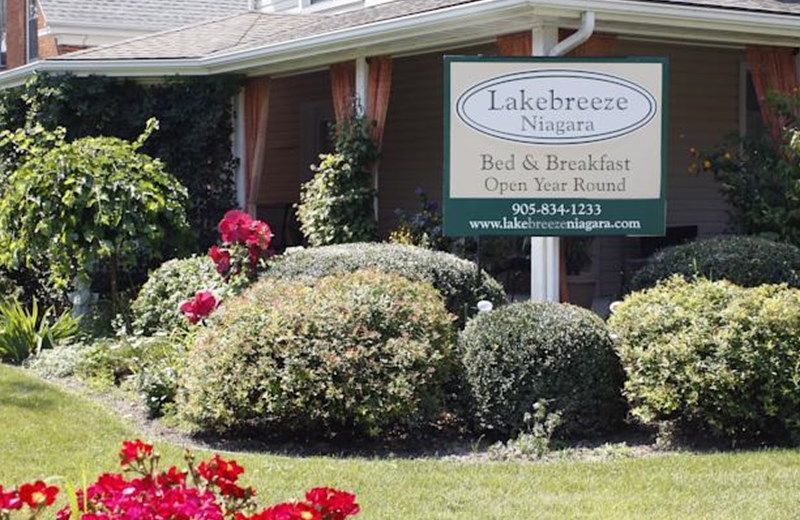 LakeBreeze Niagara Bed & Breakfast