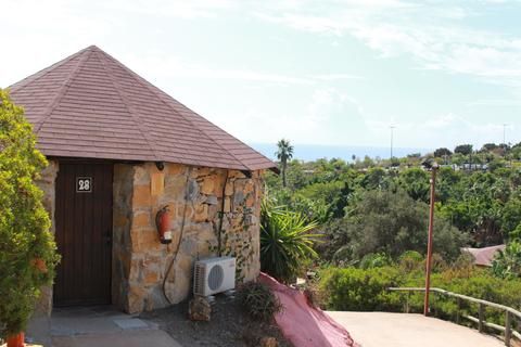 Hotel Selwo Lodge - Animal Park Tickets Included
