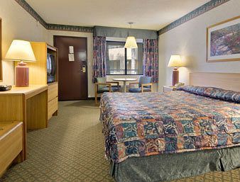 Travelodge by Wyndham Commerce Los Angeles Area