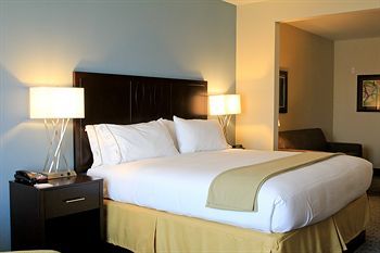 Holiday Inn Express Hotel & Suites Floresville, an IHG Hotel