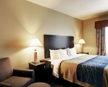 Comfort Inn & Suites Selma near Randolph AFB