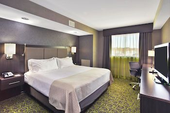 Holiday Inn Express Winnipeg Airport - Polo Park, an IHG Hotel