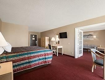 Howard Johnson by Wyndham Winter Haven FL