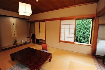 Yugawara Onsen Ashikari Ryokan