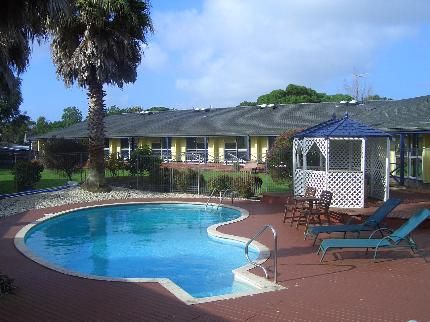 Airport Palms Hotel