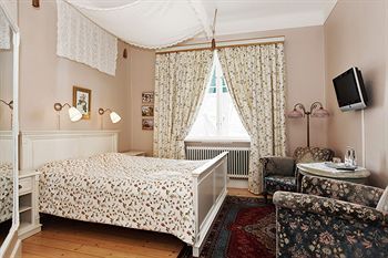 TOLLEREDS HOTELL