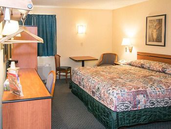 Travelodge by Wyndham Colorado Springs Airport/Peterson AFB