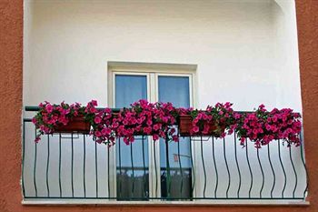 Bi Hotel