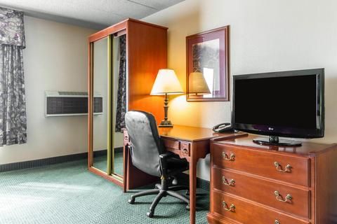 Clarion Hotel and Convention Center Baraboo