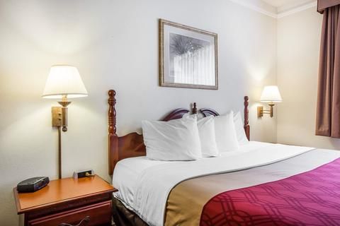 Econo Lodge Inn & Suites Douglasville