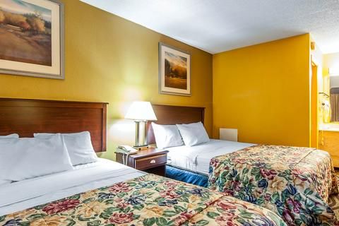 Days Inn by Wyndham Calhoun GA I-75 and US-41