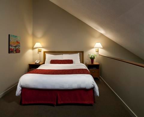 Whistler Village Inn & Suites
