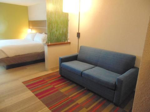 Holiday Inn Express & Suites Wapakoneta, an IHG Hotel