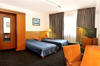 WAKSMAN SPORT HOTEL