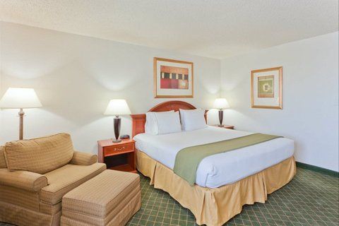 Country Inn & Suites by Radisson, Frederick, MD