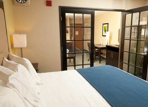 Holiday Inn Express Hotel & Suites Bloomington-Normal University Area, an IHG Hotel
