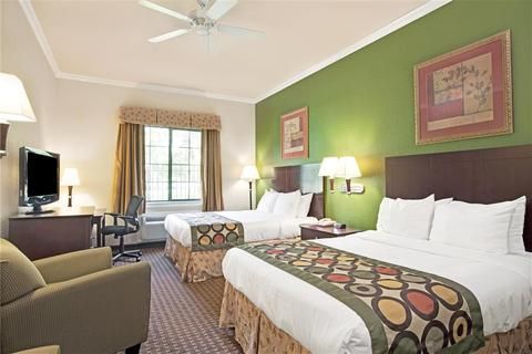 Super 8 By Wyndham Iah West/Greenspoint