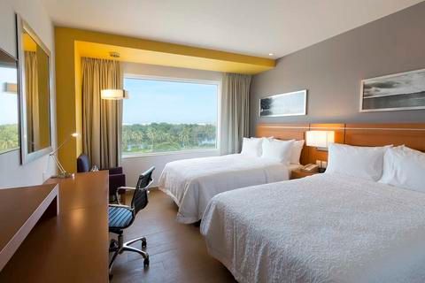 Hampton Inn & Suites by Hilton Paraiso