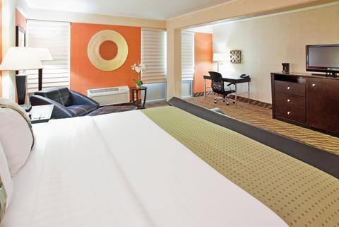 Holiday Inn At the Campus, an IHG Hotel