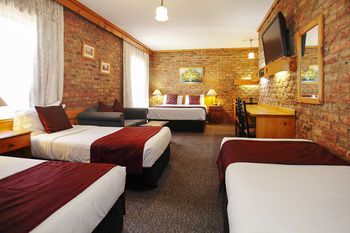 The Settlement Historic Hotel