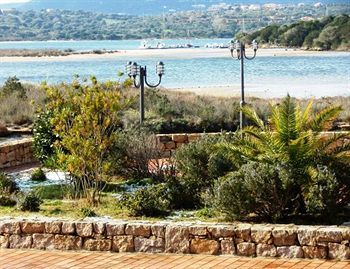 AHR Costa Serena Village