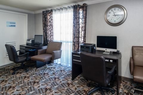 Holiday Inn Express & Suites Santa Clara, an IHG Hotel