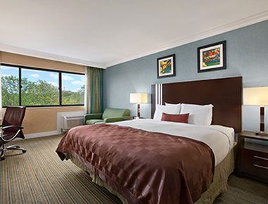 Holiday Inn - Long Island - ISLIP Arpt East, an IHG Hotel