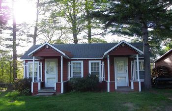 Old Red Inn & Cottages